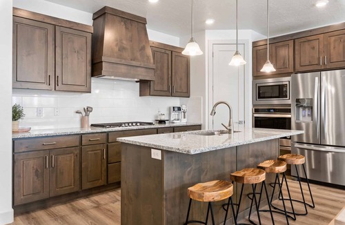 St. George House | Mavericks Retreat DOG-FRIENDLY, Lagoon + Beaches