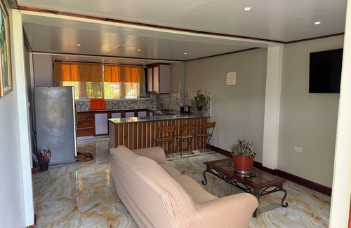 Barroui Apartment | MAX COZY CORNER - 2 BEDROOM FAMILY HOME WITH BACKYARD GRILL