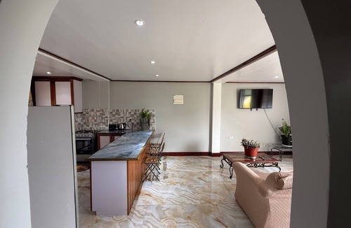 Barroui Apartment | MAX COZY CORNER - 2 BEDROOM FAMILY HOME WITH BACKYARD GRILL