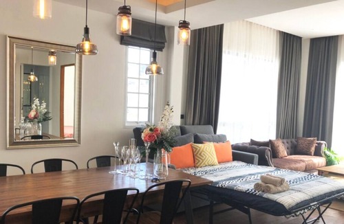 Phra Khanong Nuea House | ☆ Max12 persons☆7-10 mins from BTS Phrakanong ,WIFI, StreetFood