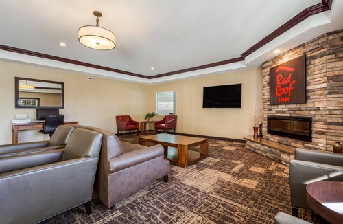 Council Bluffs Hotel | Maximum Comfort! 2 Units with Free Parking, Pet-friendly, Indoor Pool!