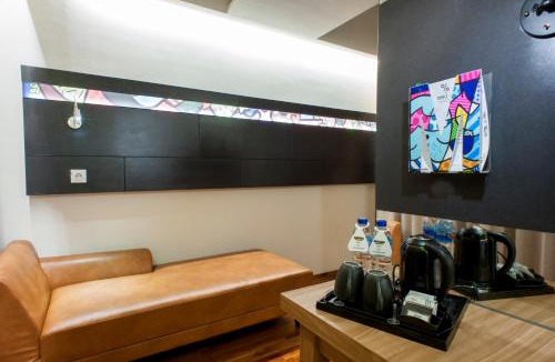 Gubeng Hotel | MaxOneHotels at Dharmahusada Surabaya