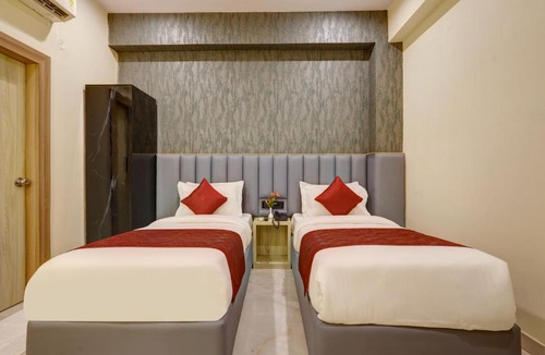 Udyog Vihar Hotel | MAXX Elite