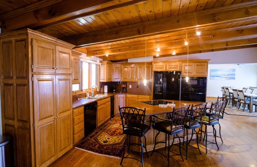 Roach House | MAY 31-JUNE 6 DISCOUNTED! CALM WATERS, BEAUTIFUL VIEWS -LARGE GROUPS!