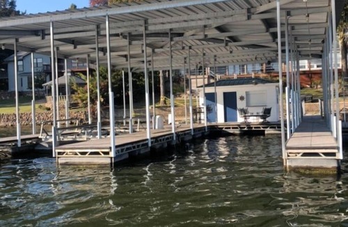 Roach House | MAY 31-JUNE 6 DISCOUNTED! CALM WATERS, BEAUTIFUL VIEWS -LARGE GROUPS!