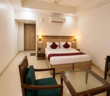 Mandi Hotel | May Fair