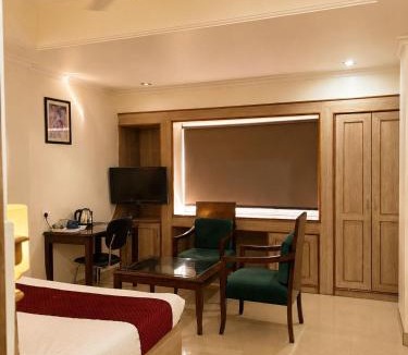 Mandi Hotel | May Fair