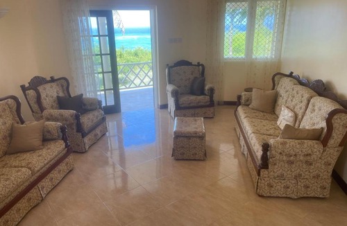Marley Vale House | ‘MAYARO’ Private Room with Ocean View