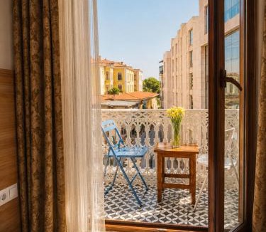 Pera Apartment | Mayata Gallery