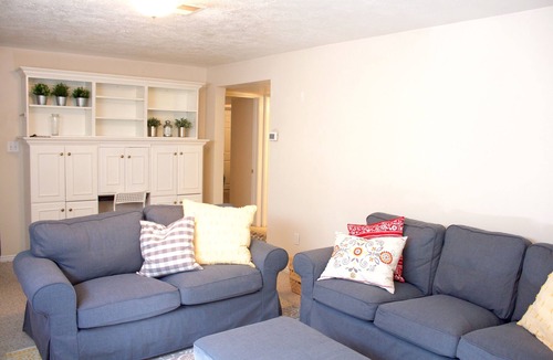 Hillcrest Apartment | Mayberry in Orem! Cozy 2BR Apt by Costco! All New Carpet/Paint