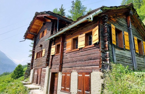 Hauderes Ski Chalet | Mayen Farquesses