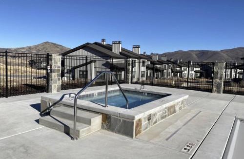 Park City House | Mayflower Lakeside Retreat Free Ski Shuttle to DV