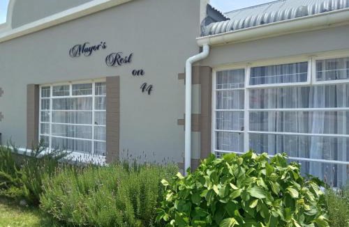 Uniondale House | Mayors Rest on 44