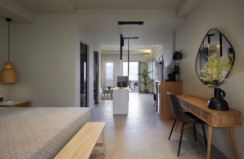 Pyrgos Hotel | Mayu Suites