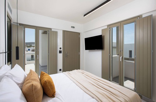 Naousa Hotel | Mazee Paros