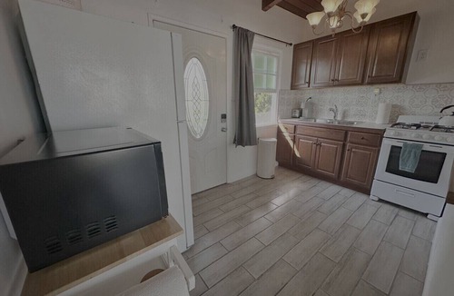 East Manhattan Beach Apartment | MB Gem 3 - 1.3Miles To Beach, Close To LAX & Park
