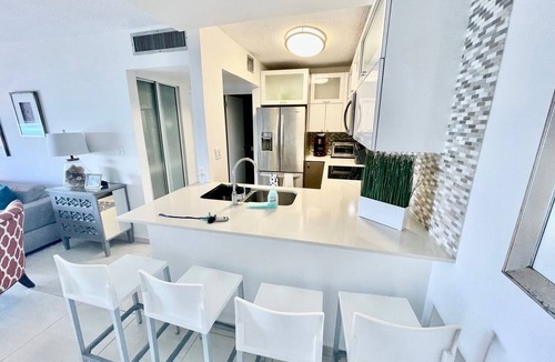 Oriente Apartment | MB15- Beachfront 1 Bedroom balcony-washer & dryer