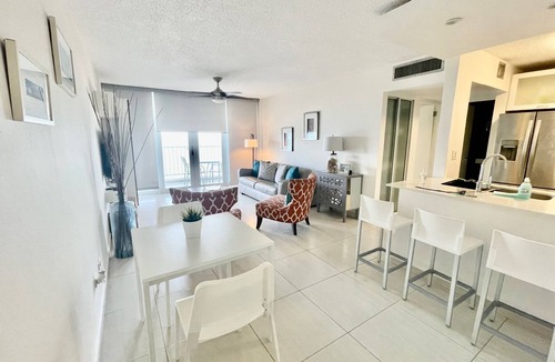 Oriente Apartment | MB15- Beachfront 1 Bedroom balcony-washer & dryer