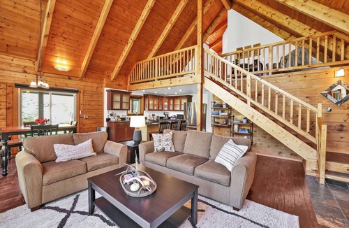 McCall Cabin | McCall A-Frame on Golf Course, 5 Minutes from Town + Huge Yard, Hot Tub & 7 Beds