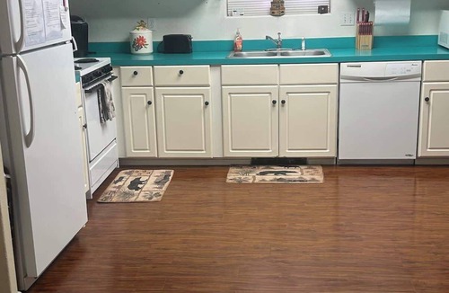 McCall House | McCall Gem, Pet Friendly, Fully Fenced, Fire Pit!