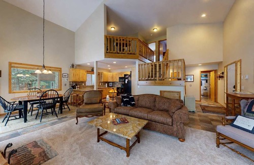 McCall House | McCall Golf Course Cabin | Pool, Deck, Loft