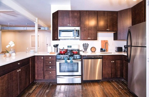 Near South Side Apartment | McCormick 4BR Huge Unit w/Pool Table | Sleeps 11