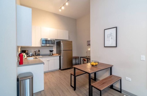 Near South Side Apartment | McCormick Oasis with Balcony, Patio and Gym Near Soldier Field & Museum Campus