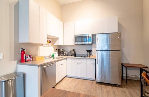 Near South Side Apartment | McCormick Oasis with Balcony, Patio and Gym Near Soldier Field & Museum Campus