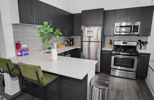Near South Side Apartment | McCormick Place 2b/2b corner unit with optional parking for up to 6 guests