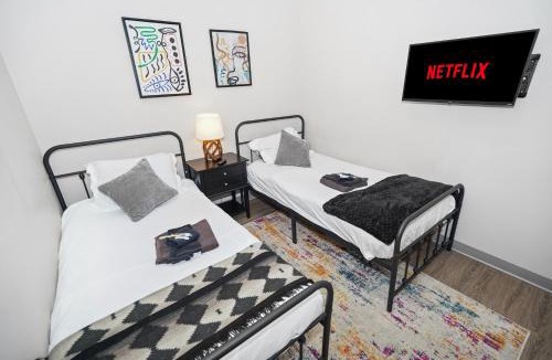Near South Side Apartment | McCormick Place 2BR Oasis with Optional Parking, Patio, Gym for up to 6 guests Near Museum Campus, Grant Park & Soldier Field