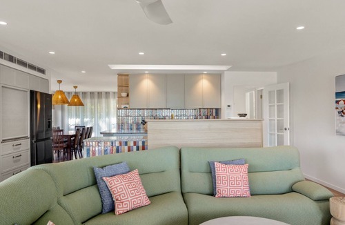 Mollymook Beach House | McGrath welcomes you to Hook Wine And Sinker