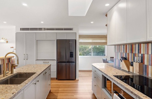 Mollymook Beach House | McGrath welcomes you to Hook Wine And Sinker
