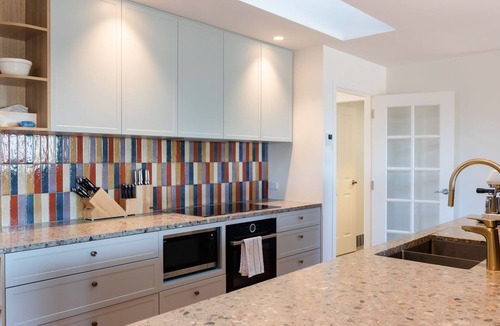Mollymook Beach House | McGrath welcomes you to Hook Wine And Sinker