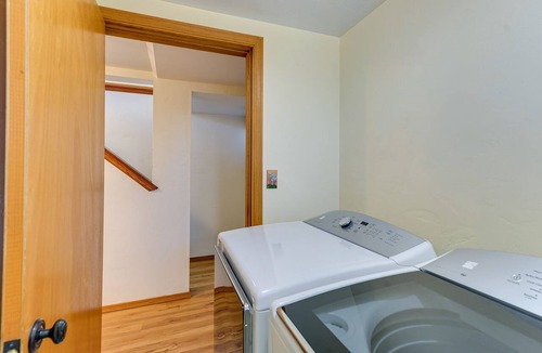 McKinleyville House | McKinleyville Getaway w/Hot Tub & Ocean Views!