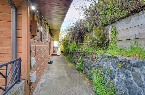 McKinleyville Cottage | Mckinleyville Getaway w/Hot Tub & Ocean Views!