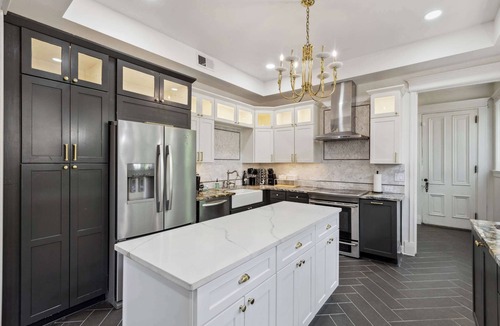 Evergreen House | McLean Manor w/2 Hot Tubs & Guest House