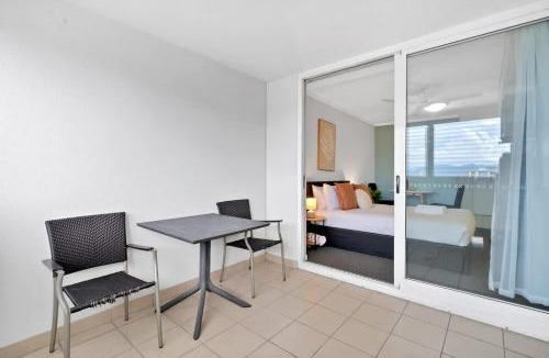 Cairns Central Business District Hotel | McLeod Nook - Poolside Studio by Waterfront & Market