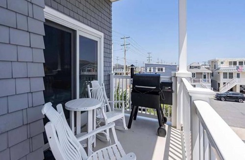 Ship Bottom Apartment | McManus - 2502 Long Beach Blvd.