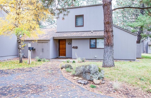 Sunriver Condo | MEAD49 - Beautiful Condo with AC and Gas Fireplace
