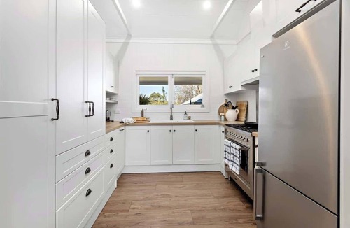 Far Meadow House | 'Meadow Mist' - Private Garden Estate Near Berry