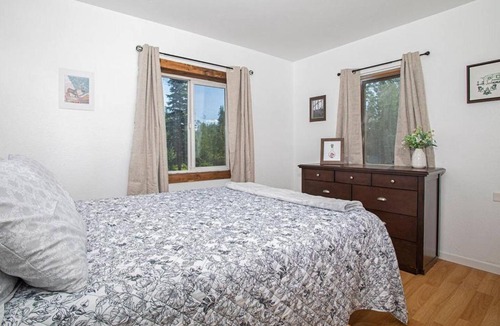 Badger House | Meadow Rue Hideaway Near Fairbanks & Aurora Views