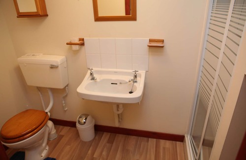 Stromness Apartment | Meadow View - A Two Bed Ensuite Apartment Next to a UNESCO World Heritage Site