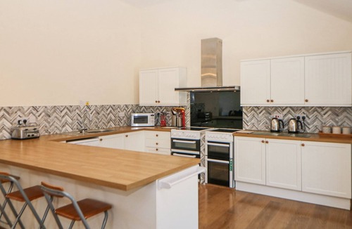 Buxton Cottage | MEADOW VIEW, family friendly, character holiday cottage in Buxton