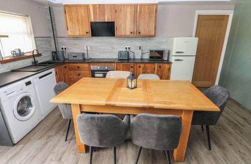 Laugharne Cottage | Meadow View