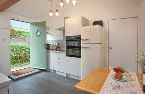 Carnkie Cottage | Meadow View - UK44608