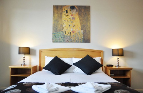 Meadowbrook Hotel | Meadowbrook Hotel