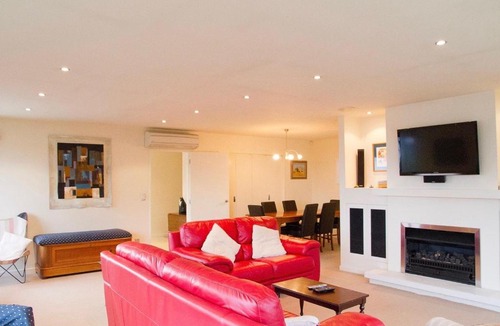 Wanaka House | Meadowstone Retreat - Wanaka Holiday Home
