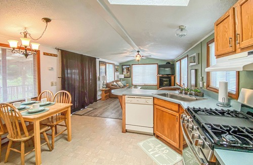 Klamath Apartment | Meadowview Clean & Comfortable Home by River Side