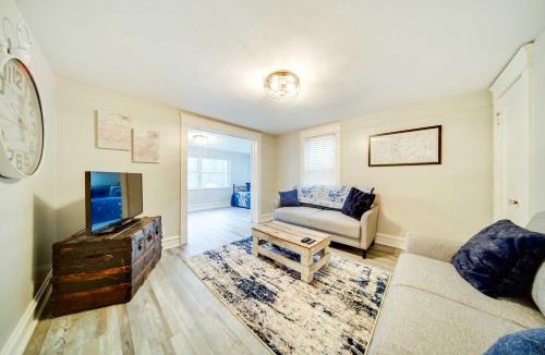 Meadville Apartment | Meadville Apartment w/Deck < 2 Mi to Allegheny!