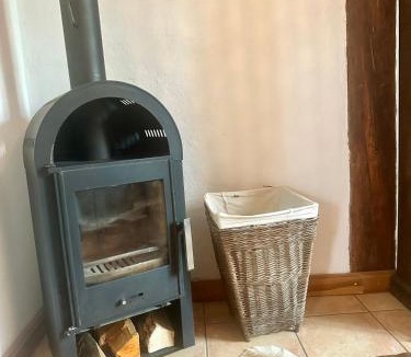 Dargun Apartment | Mecklenbü mit Teich, Kamin, Sauna und Hotpott